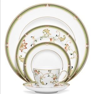 Wedgwood Bone China Oberon 5 piece set. 5 sets included in …